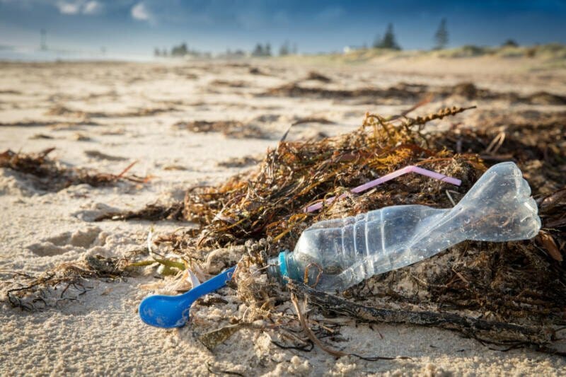 Australia reduces plastic waste on beaches by 30 percent