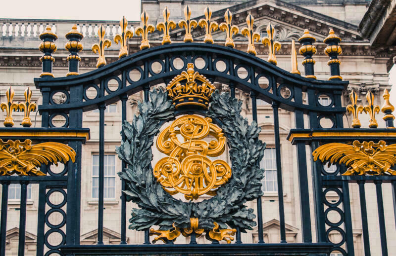 Close up of gate of buckingham palace